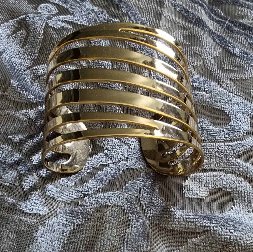 2 bracelets - Picture 1 of 2